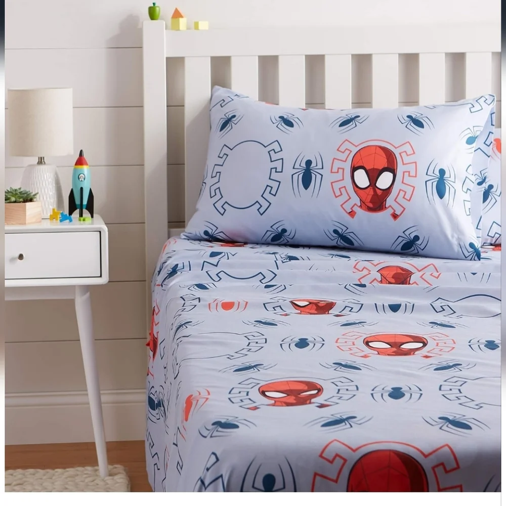 Marvel Twin Sheet Set - Light Blue and Red - Picture 2 of 6